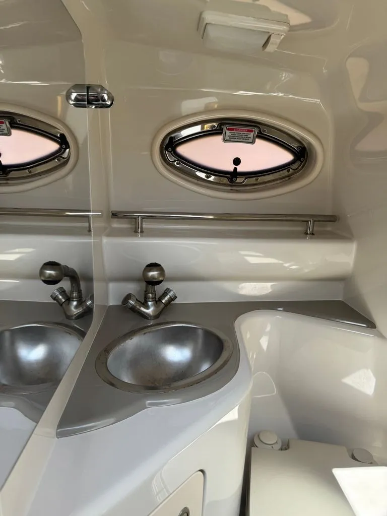 Slide: The Image of Sea Ray 240 Sundancer 2006 - 21