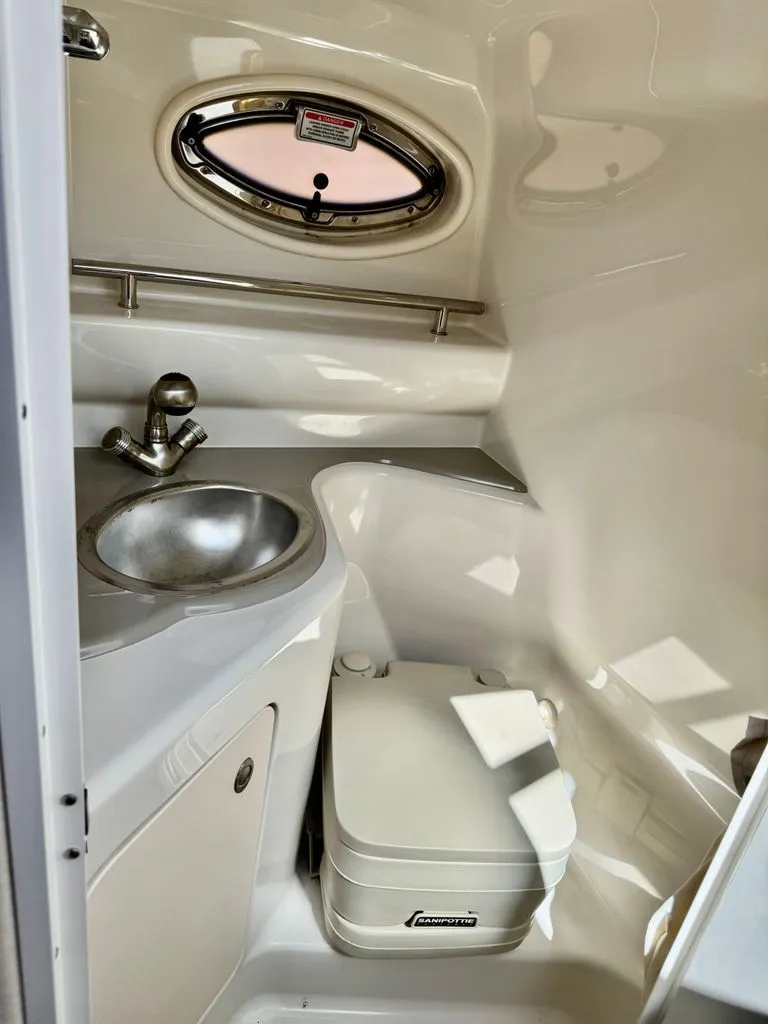 Slide: The Image of Sea Ray 240 Sundancer 2006 - 22