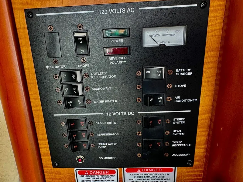 Slide: The Image of Sea Ray 240 Sundancer 2006 - 23