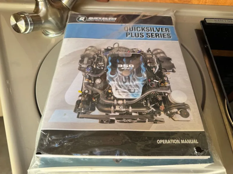 Slide: The Image of Sea Ray 240 Sundancer 2006 - 25