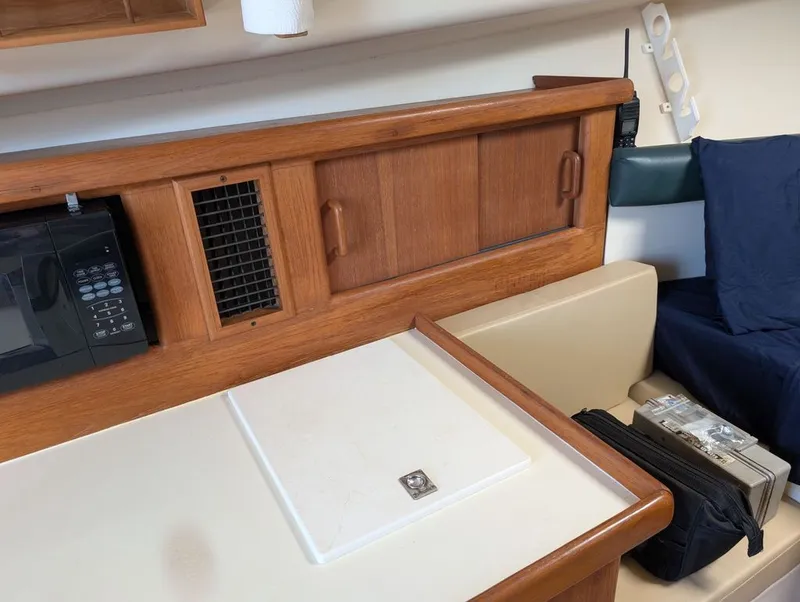 The Image of Mainship Pilot 30 2000 - 0