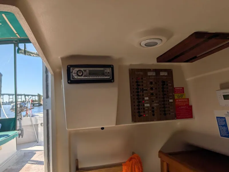 Slide: The Image of Mainship Pilot 30 2000 - 2