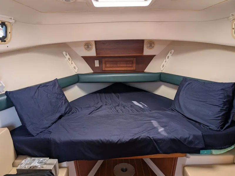 Slide: The Image of Mainship Pilot 30 2000 - 6