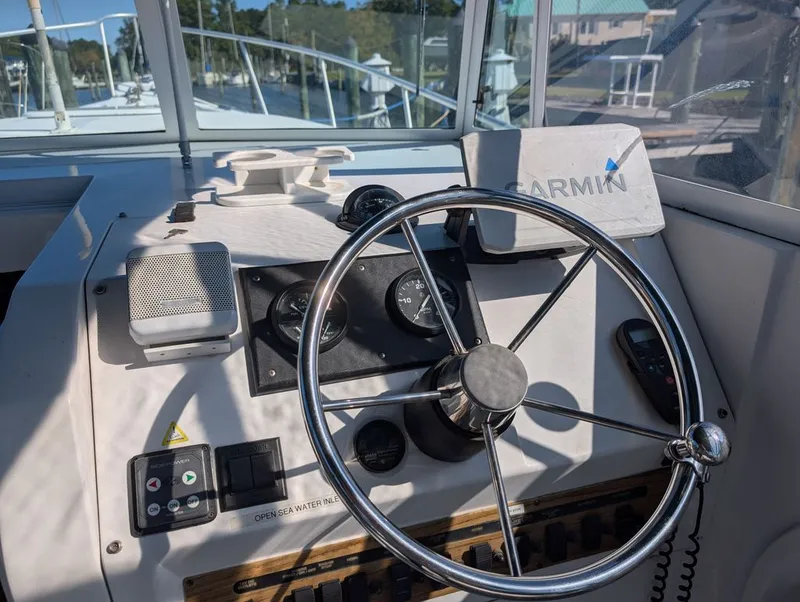 Slide: The Image of Mainship Pilot 30 2000 - 9