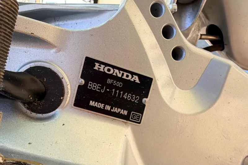 Slide: The Image of Honda model BF50D - 18