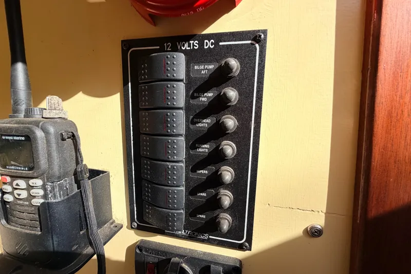 Slide: The Image of Control panel and radio on Custom Loon 2018. - 46