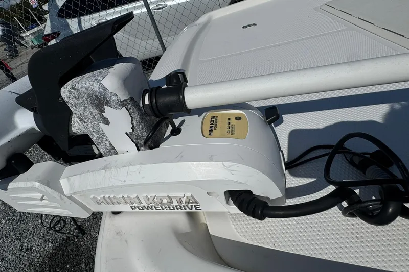 Slide: The Image of Minn Kota PowerDrive motor on 2018 Mako Pro Skiff 17 CC boat deck. - 5