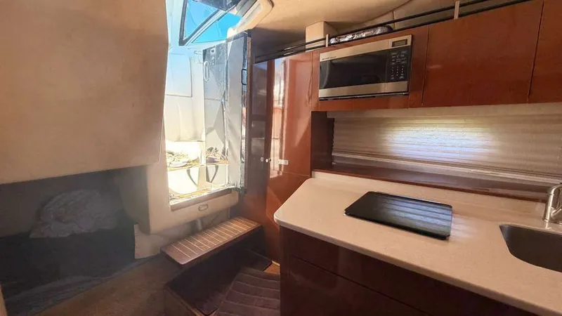 Slide: The Image of Interior of 2010 Sea Ray Sundancer 310 yacht. - 22