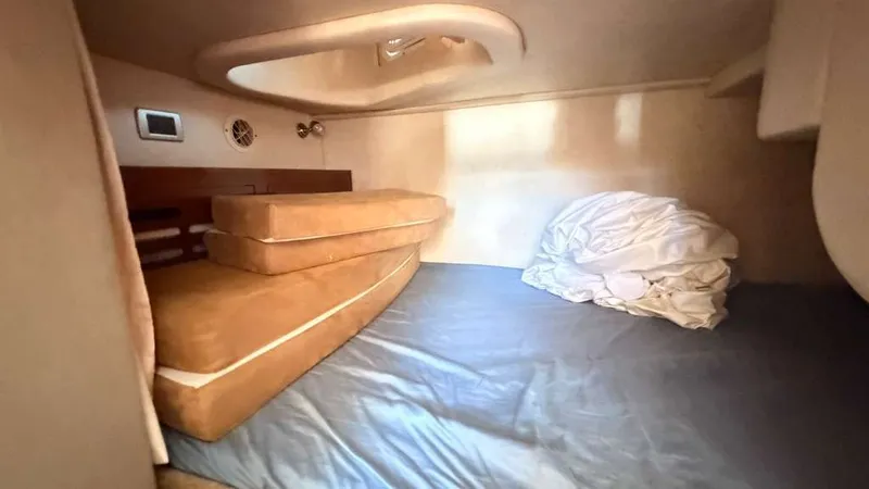 Slide: The Image of Interior of 2010 Sea Ray Sundancer 310 yacht cabin. - 24