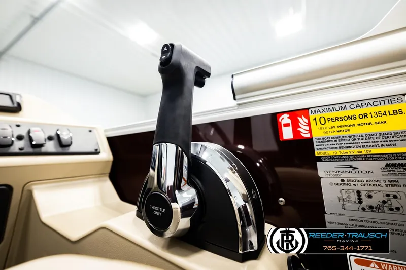 Slide: The Image of Throttle control of 2026 Bennington SSBSF boat, showing capacity and safety labels. - 36