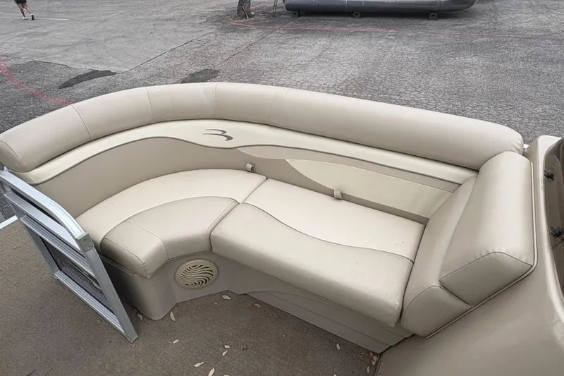 Slide: The Image of 2015 Bennington 20 SLMX pontoon boat with beige seating and speaker detail. - 16