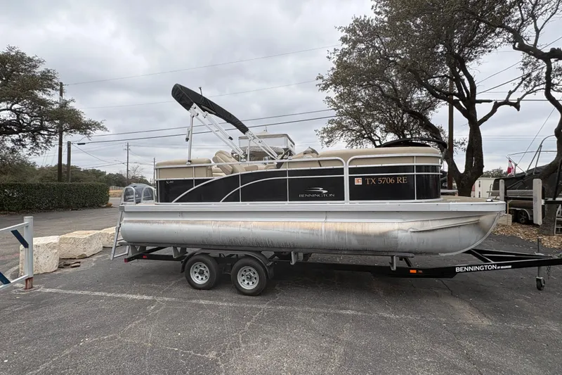 Slide: The Image of 2015 Bennington 20 SLMX pontoon boat on trailer, parked outdoors. - 8