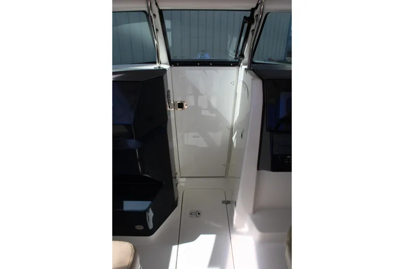 Slide: The Image of Fresh water compartment on 2020 Pursuit DC 235 Dual Console boat. - 25