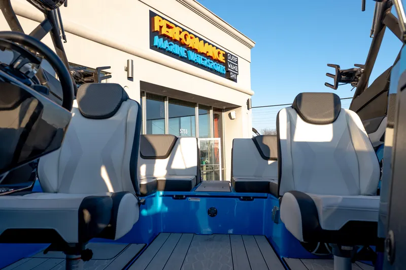 Slide: The Image of 2023 Yamaha Boats 222XD interior at Performance Marine Watersports dealership. - 24