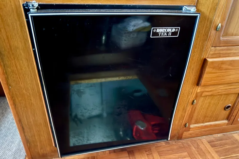Slide: The Image of Norcold Tek II refrigerator in 1982 Tung Hwa Seahorse boat interior. - 25