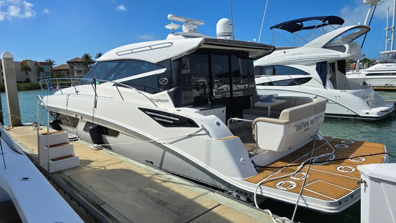 Slide: The Image of Sea Ray 470 Sundancer 2015 - 1