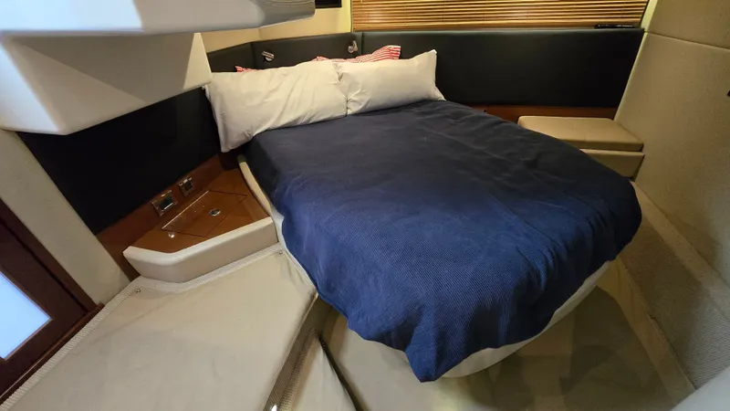 Slide: The Image of Sea Ray 470 Sundancer 2015 - 20