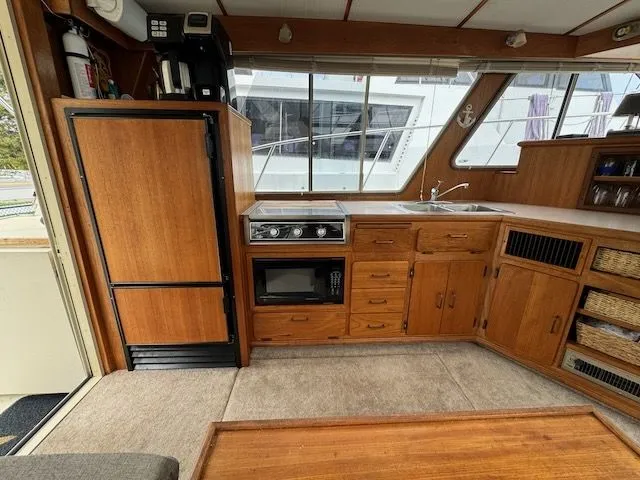 Slide: The Image of Tollycraft 34 1988 - 4