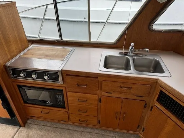 Slide: The Image of Tollycraft 34 1988 - 5