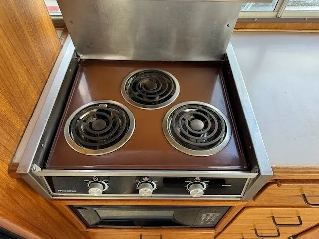 Slide: The Image of Tollycraft 34 1988 - 6