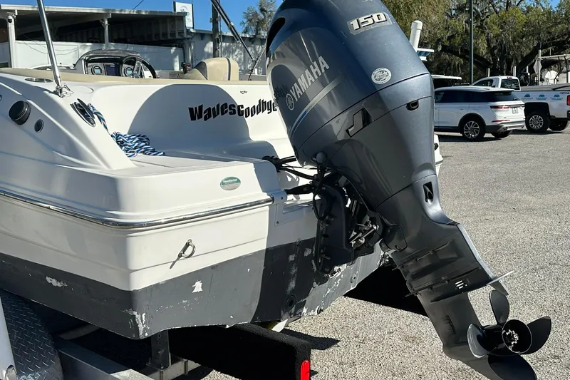 Slide: The Image of 2019 Hurricane SunDeck Sport 188 OB boat with Yamaha 150 outboard motor. - 27