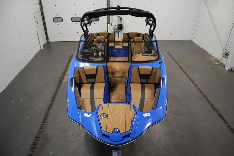 Slide: The Image of 2024 Yamaha Boats 222XE, blue exterior, spacious interior, luxury seating, indoor showroom. - 10