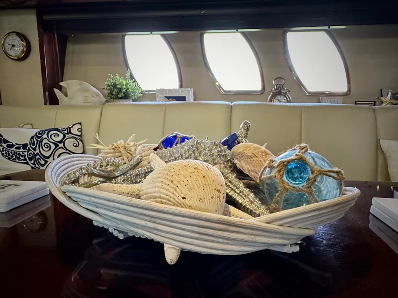 Slide: The Image of Decorative arrangement on a 2008 Sea Ray 48 Sundancer yacht. - 17