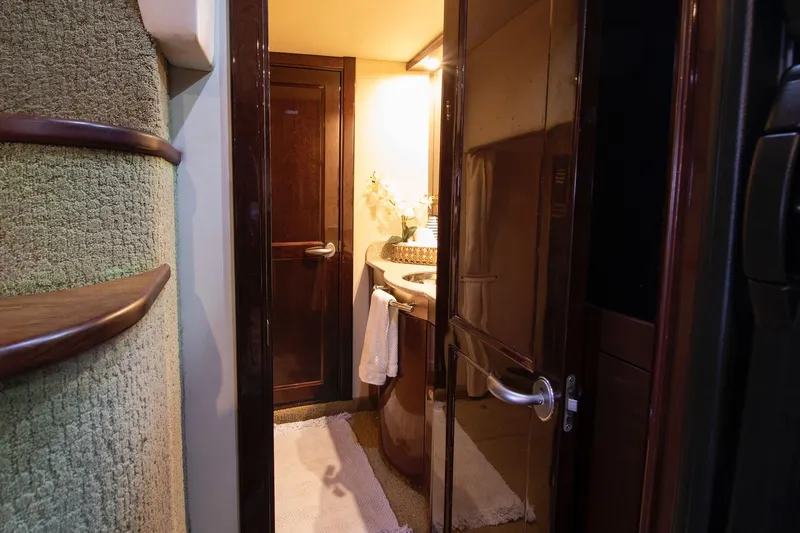 Slide: The Image of Interior of 2008 Sea Ray 48 Sundancer, bathroom view. - 22