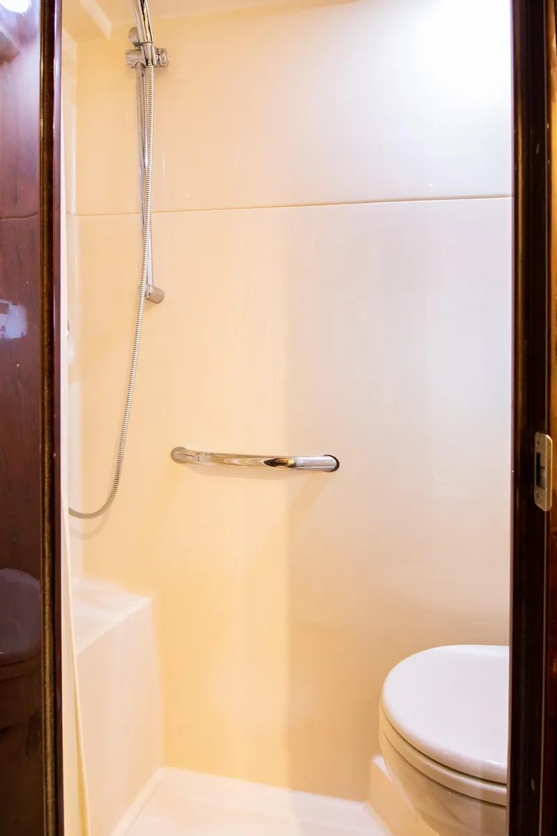 Slide: The Image of Sea Ray 48 Sundancer 2008 bathroom with shower. - 27