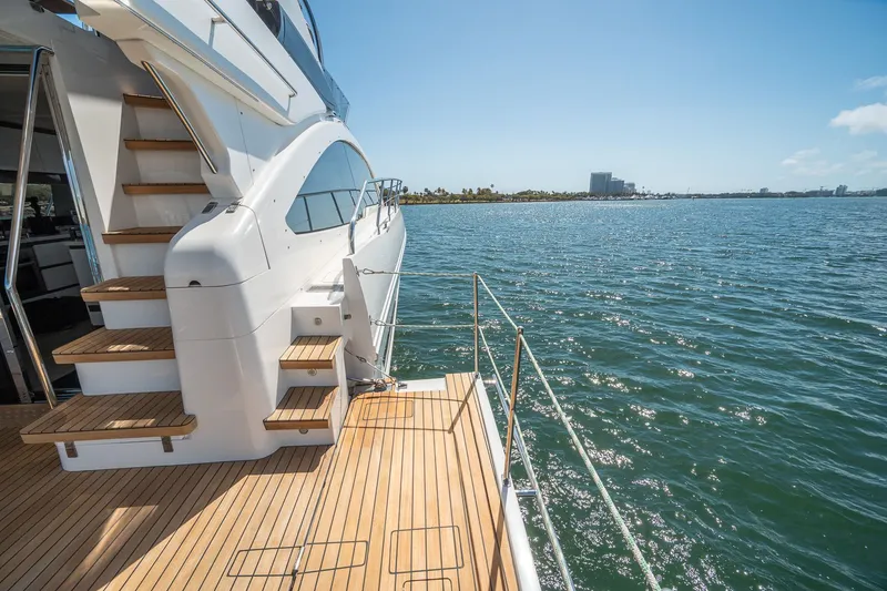 Slide: The Image of Schaefer 660 2021 - 100