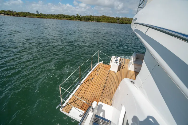 Slide: The Image of Schaefer 660 2021 - 101