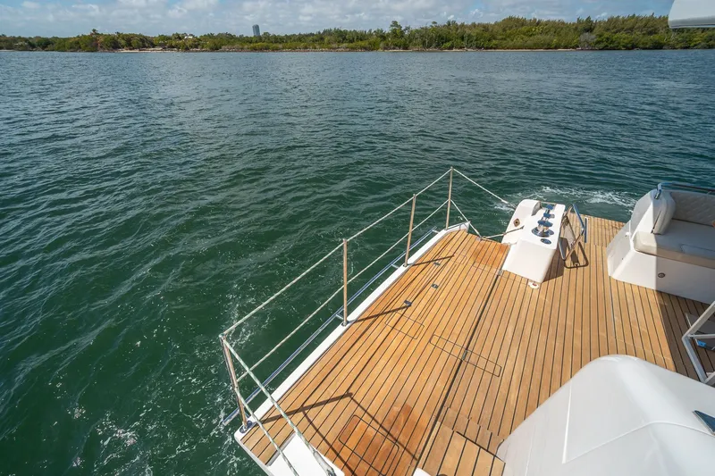 Slide: The Image of Schaefer 660 2021 - 102