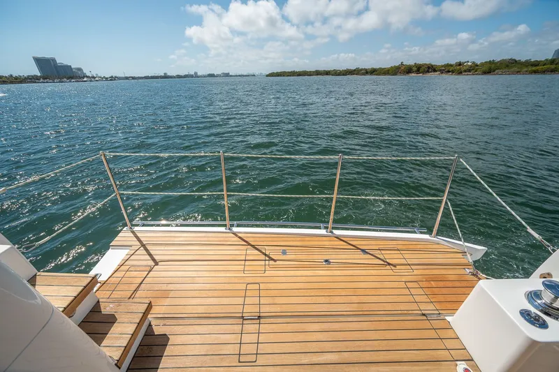 Slide: The Image of Schaefer 660 2021 - 103