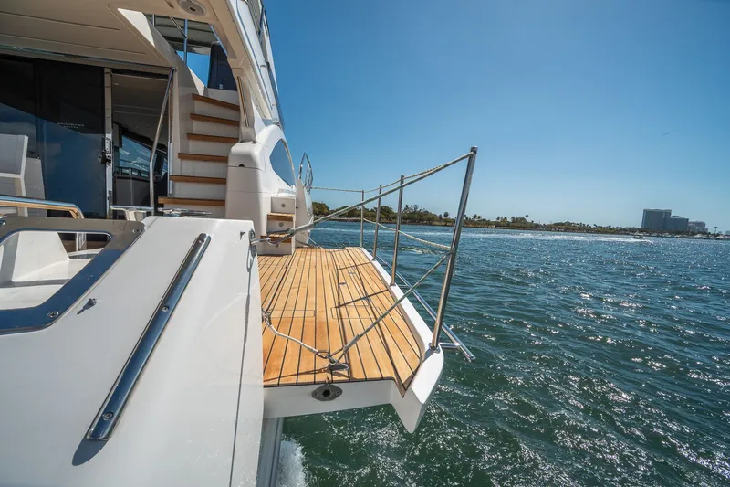 Slide: The Image of Schaefer 660 2021 - 104