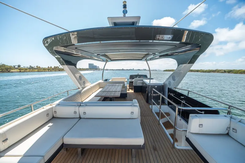 Slide: The Image of Schaefer 660 2021 - 105