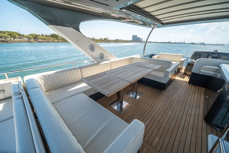 Slide: The Image of Schaefer 660 2021 - 107