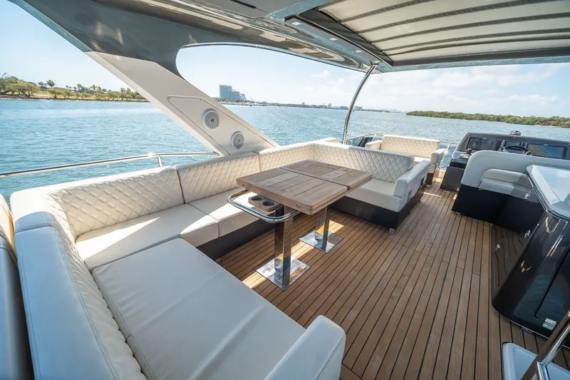 Slide: The Image of Schaefer 660 2021 - 108