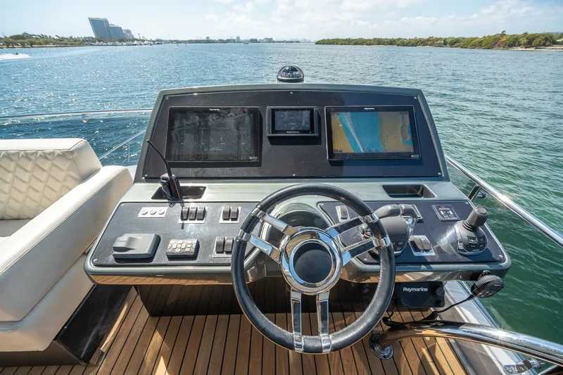 Slide: The Image of Schaefer 660 2021 - 109