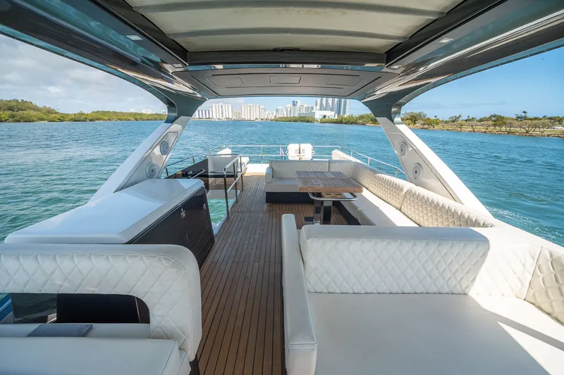 Slide: The Image of Schaefer 660 2021 - 111