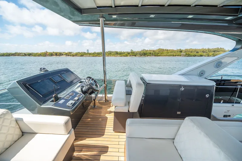 Slide: The Image of Schaefer 660 2021 - 112