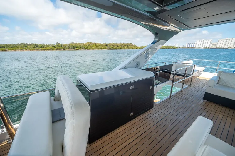 Slide: The Image of Schaefer 660 2021 - 113