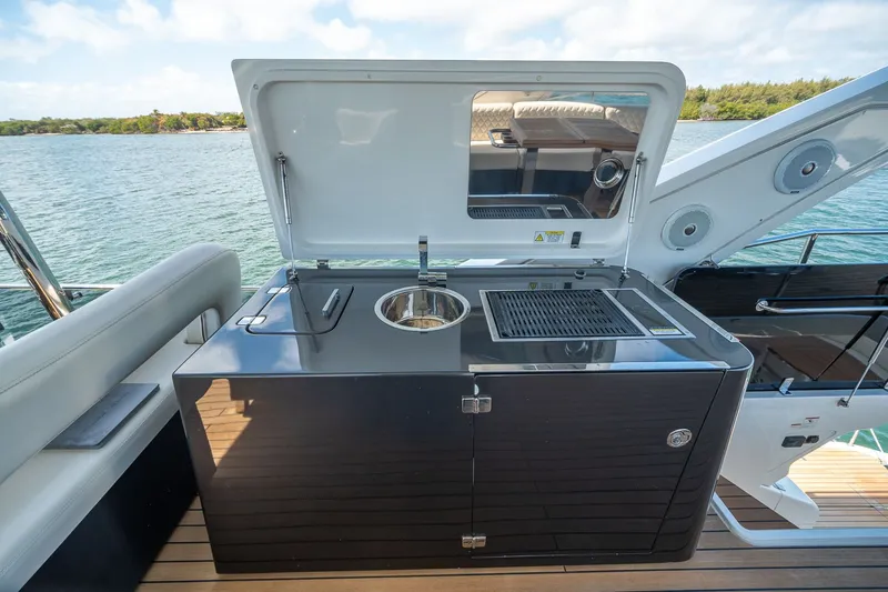 Slide: The Image of Schaefer 660 2021 - 115