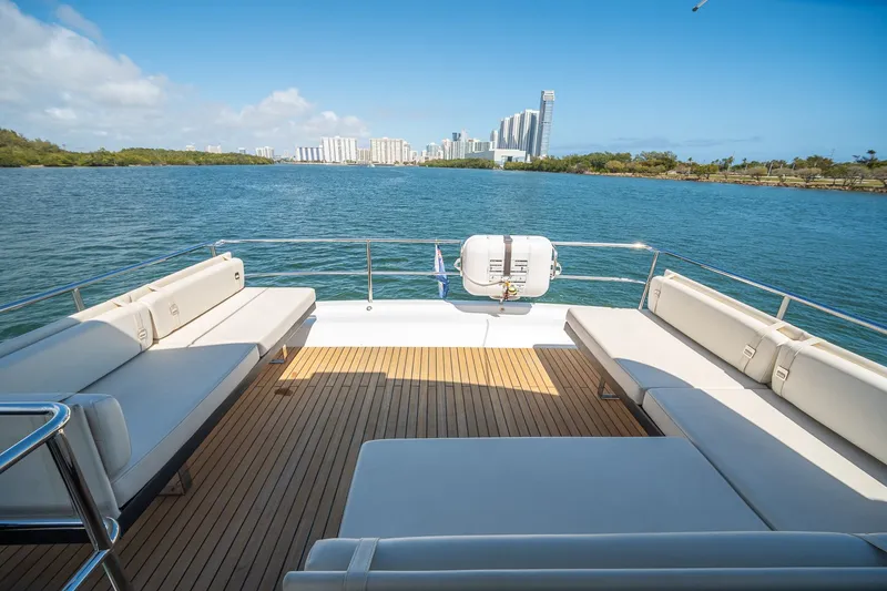 Slide: The Image of Schaefer 660 2021 - 117