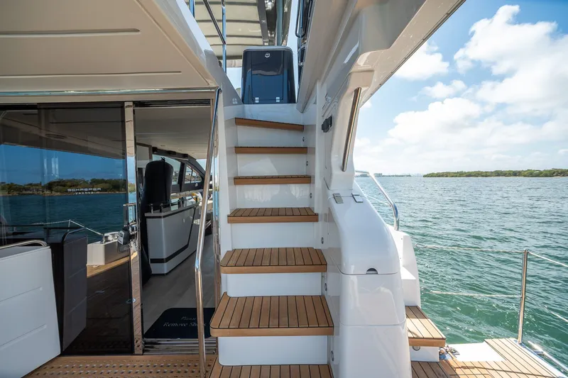 Slide: The Image of Schaefer 660 2021 - 118