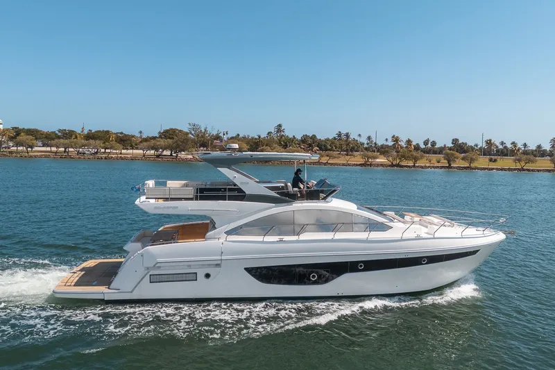 Slide: The Image of Schaefer 660 2021 - 12