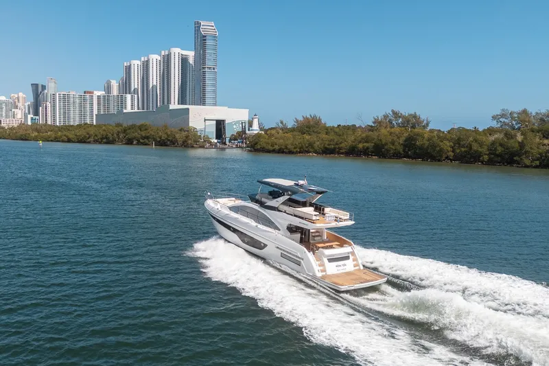 Slide: The Image of Schaefer 660 2021 - 16