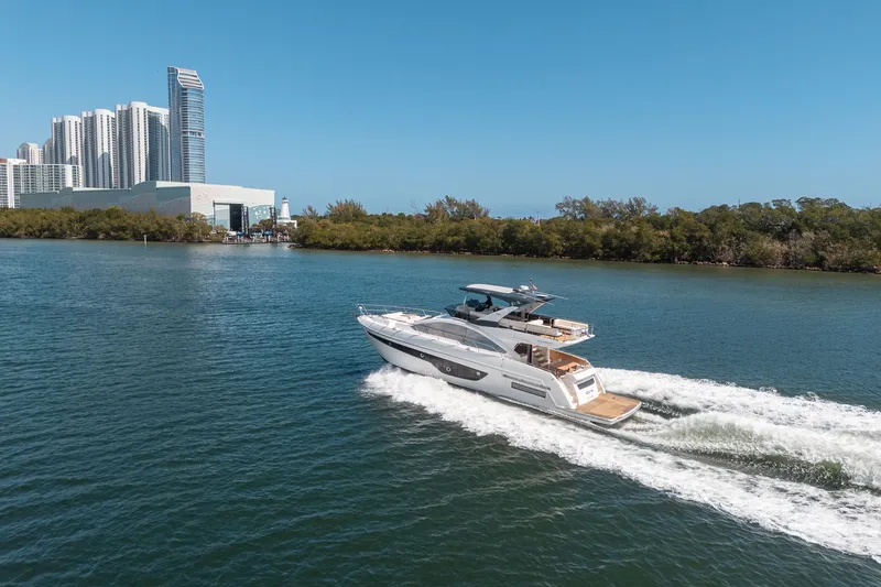 Slide: The Image of Schaefer 660 2021 - 17