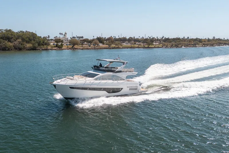 Slide: The Image of Schaefer 660 2021 - 20