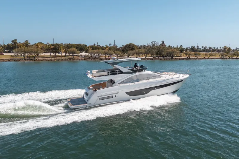 Slide: The Image of Schaefer 660 2021 - 21