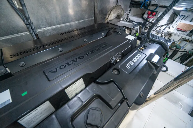 Slide: The Image of Schaefer 660 2021 - 32